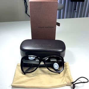 LOUIS VUITTON
Black Speckling Acetate Frame Soupcon Sunglasses-Z0682W